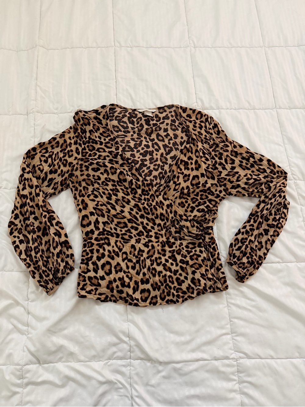 Bundle of 6 Women’s Blouses and Sweaters- Size Medium - Picture 12 of 16
